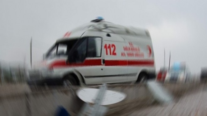 İzmir de hasta taşıyan ambulans tırla çarpıştı!