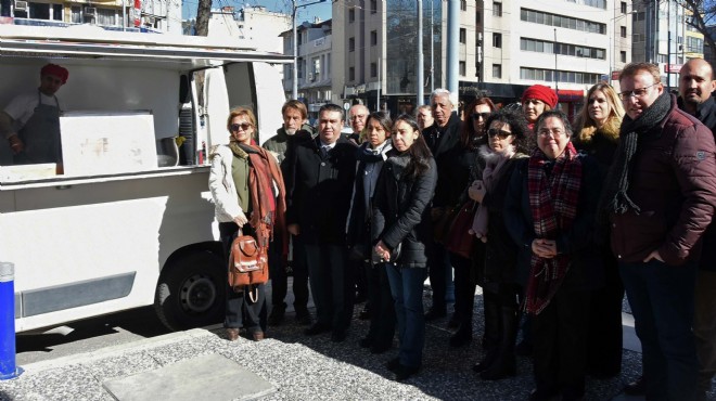 İzmir de hayatını kaybeden gazetecilere vefa