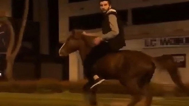 İzmir de ilginç görüntü: At beni kaçırıyor!