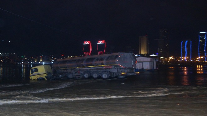 İzmir de ilginç kaza: Gaz tankerinin deniz keyfi