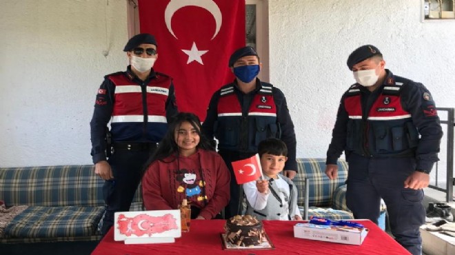 İzmir de jandarmadan çocuklara sürpriz kutlama