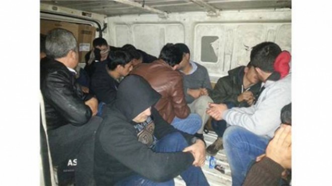 İzmir de kaçak göçmen operasyonu: 36 gözaltı!