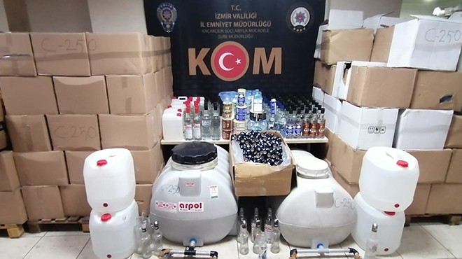 İzmir de kaçak içki operasyonu: 4 kişi gözaltında!