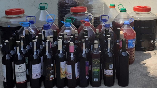 İzmir de kaçak içki operasyonu: Litrelerce şarap ele geçirildi!