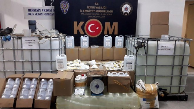 İzmir de kaçak maske ve dezenfektan operasyonları