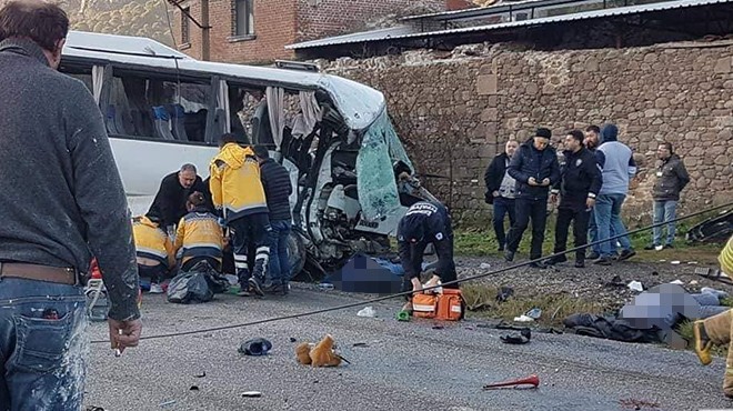 İzmir’de katliam gibi kaza! 4 ölü, 8 yaralı