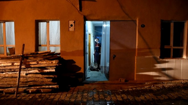 İzmir de koca dehşeti: Karısını bıçakla rehin aldı