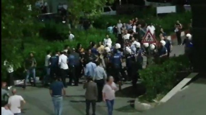 İzmir de komşu kavgası cinayetle bitti! Hastanede olaylar çıktı