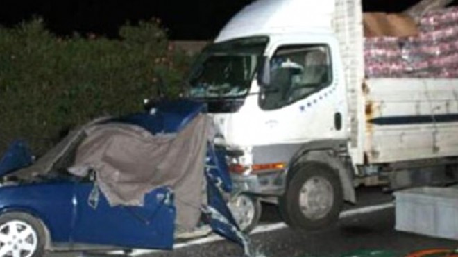 İzmir de korkunç kaza: 2 ölü, 3 yaralı