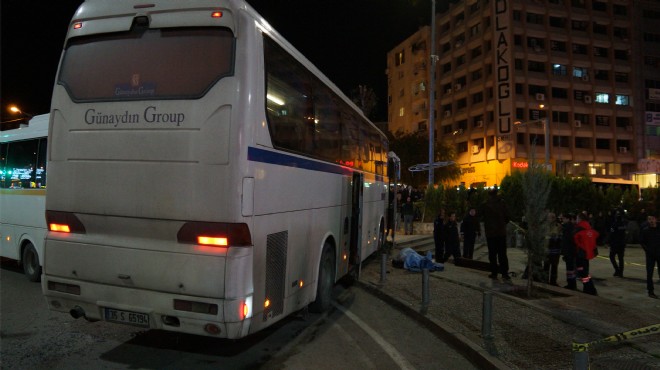 İzmir de korkunç kaza: Otobüs yolcuların arasına daldı!