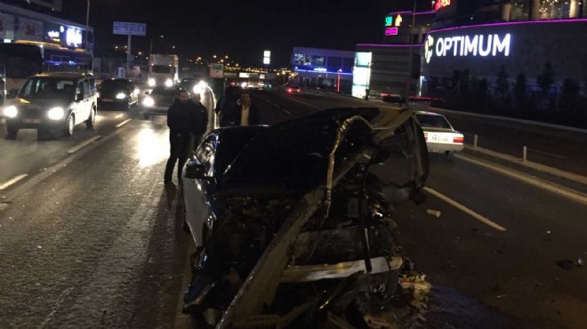 İzmir de korkutan kaza: Aracı bırakıp kaçtı!