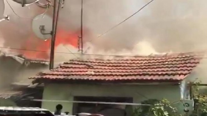 İzmir de korkutan yangın: Ev küle döndü!