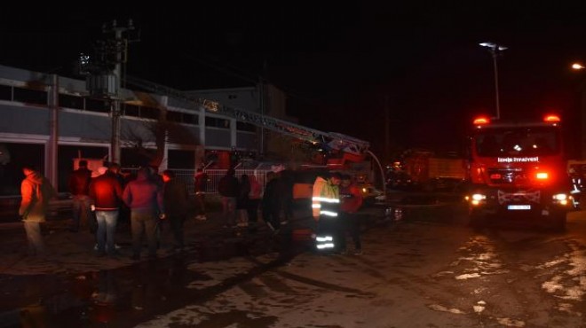 İzmir de korkutan yangın: Fabrika küle döndü!
