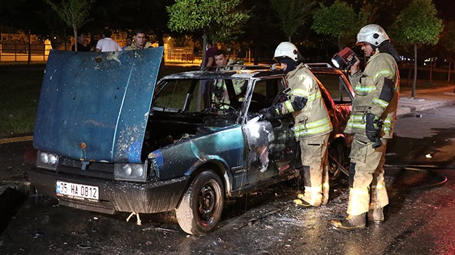 İzmir de kundaklama iddiası: Otomobil küle döndü!