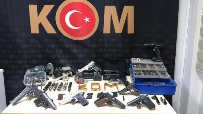 İzmir de kuru sıkıdan bozma tabanca operasyonu!