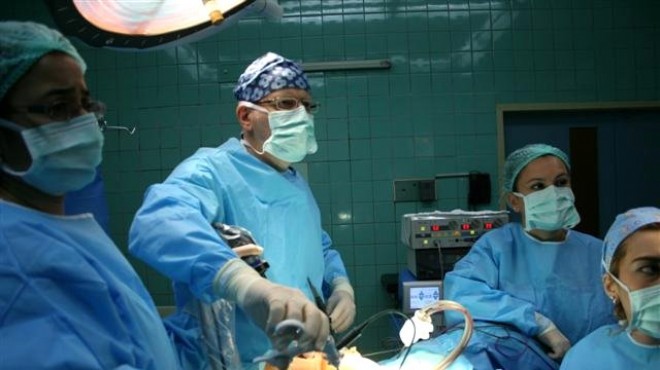 İzmir de laparoskopik yöntemle tek seferde 5 ameliyat