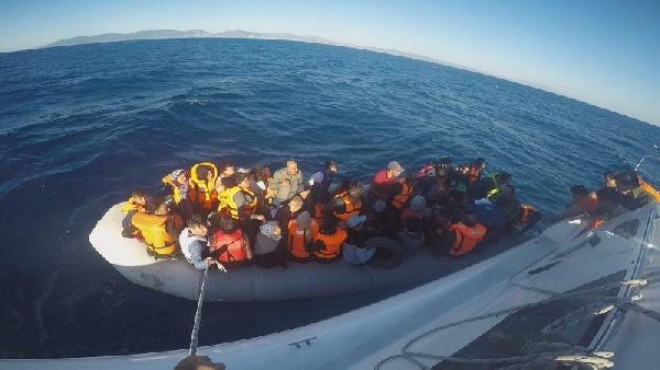 İzmir’de lastik botta 53 mülteci