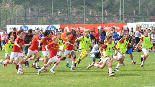 İzmir de mini Şampiyonlar Ligi