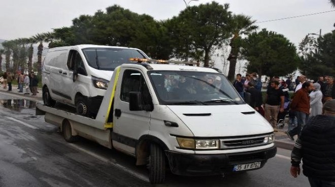 İzmir de minibüs devrildi: 3 yaralı!