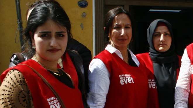 İzmir’de mitinge giden AK Partili kadınlara saldırı!
