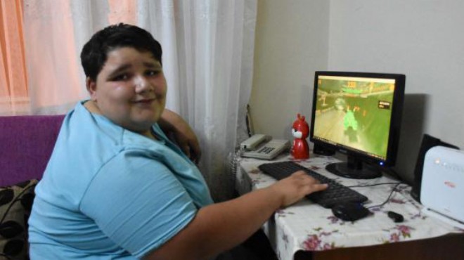 İzmir de obezite hastası gencin yardım çığlığı!