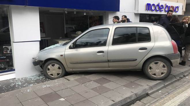 İzmir de otomobil dükkana girdi!