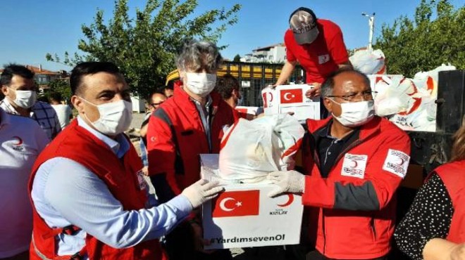 İzmir de özlenen tablo: AK Partili ve CHP li vekiller birlikte yardım dağıtımında