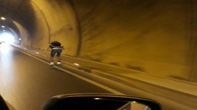 İzmir de patenli gencin tünel yolculuğu: Tehlikeyle flört!