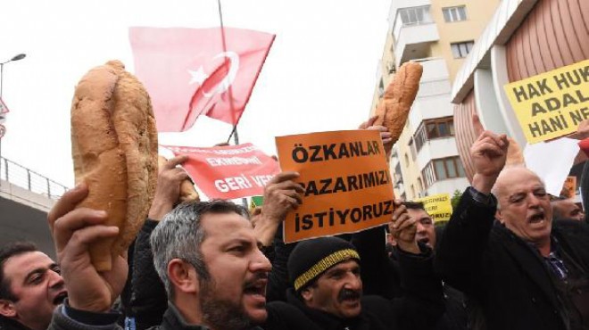 İzmir de pazarcılardan  ekmekli  isyan!