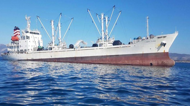 İzmir’de petrol sızdıran gemi için İstanbul’dan özel ekip!
