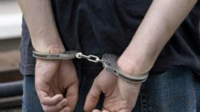 İzmir’de polisin silahını gasp edenler tutuklandı