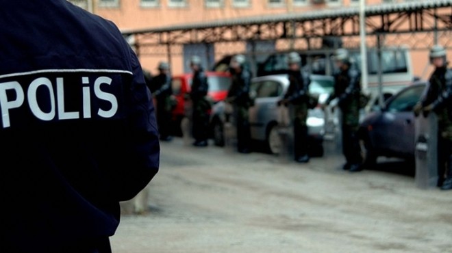İzmir de polislere  uyuşturucu  tutuklaması: Bakın ne yapmışlar