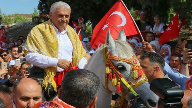 İzmir de renkli görüntüler: Başbakan şenliğe atla geldi
