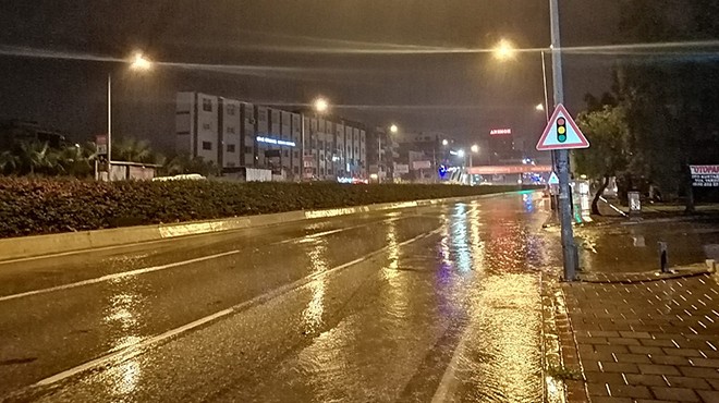 İzmir de sağanak yağış!