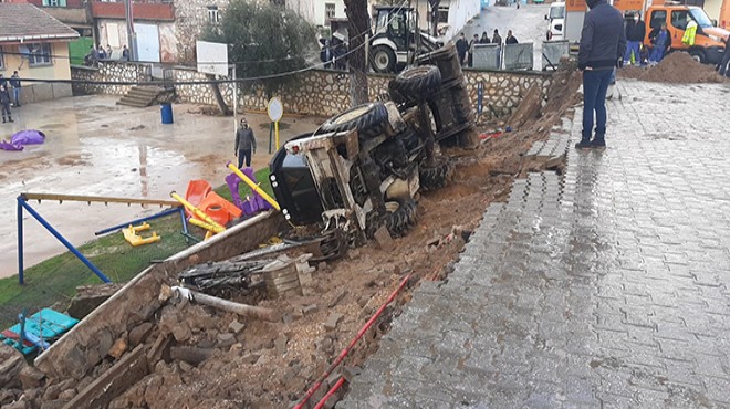 İzmir de sağanak yağış nedeniyle okulun duvarı yıkıldı
