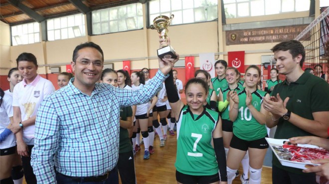 İzmir de sporun kalbi Bornova da atıyor