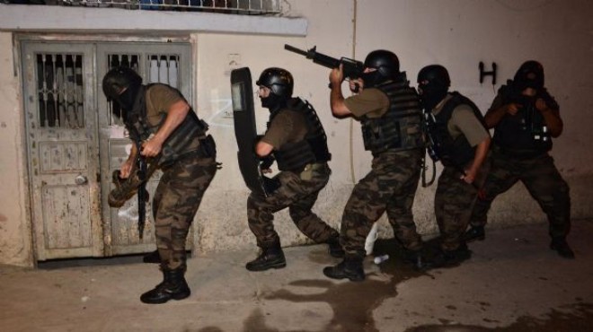 İzmir de suç örgütüne dev operasyon: Onlarca gözaltı!