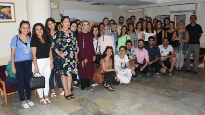 İzmir deki Suriyeli çocuklara Türkçe öğretmen