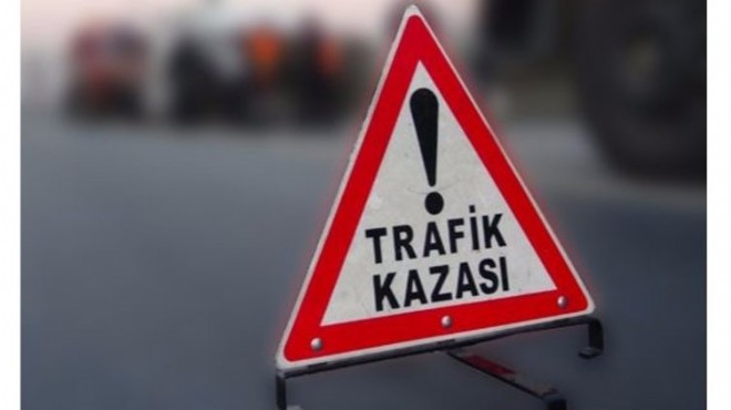 İzmir de trafik kazası: Tramvay yoluna devrildi!