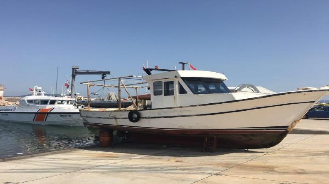 İzmir’de trole geçit yok: 4 tekne karaya!