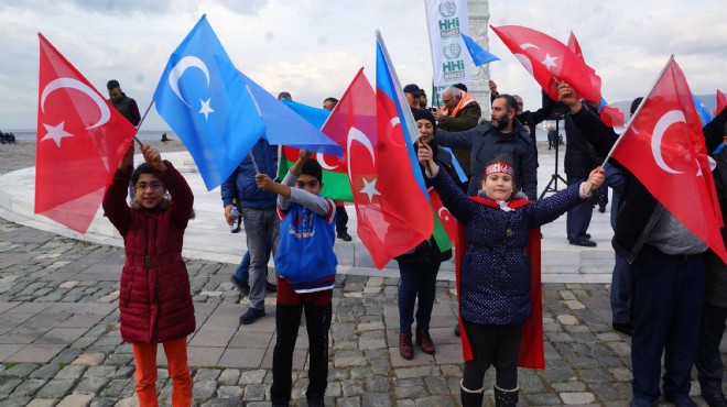 İzmir de Uygur Türklerine destek mitingi