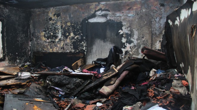 İzmir de yangın: Bir ev küle döndü