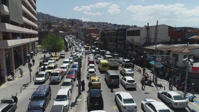 İzmir de yasak sonrası yoğun trafik!