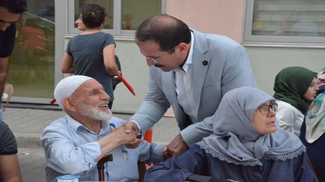 İzmir de yaşayan Erzurumlulardan AK Parti Adayı Kırkpınar a büyük destek