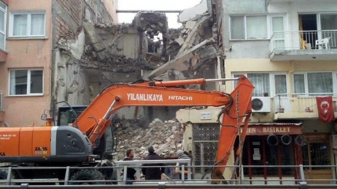 İzmir de yıkım esnasında faciadan dönüldü