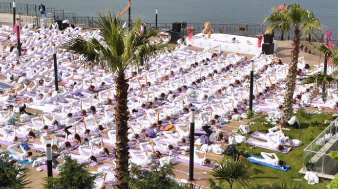 İzmir de yoga şöleni