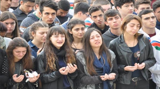 İzmir de yürek yakan veda: Hande nin okulunda gözyaşları sel oldu!