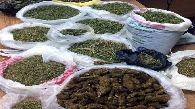 İzmir de zehir operasyonu: Kiraladığı evde uyuşturucu satarken yakalandı