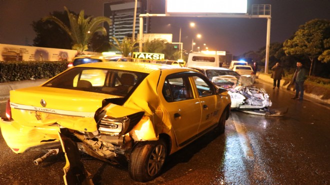 İzmir de zincirleme kaza: 6 araba birbirine girdi!