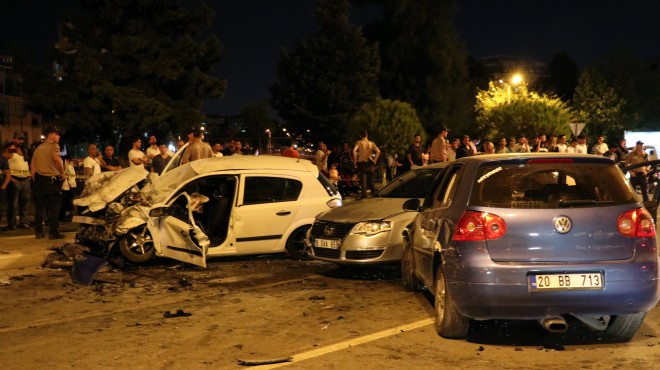 İzmir de zincirleme kaza! Can pazarı yaşandı